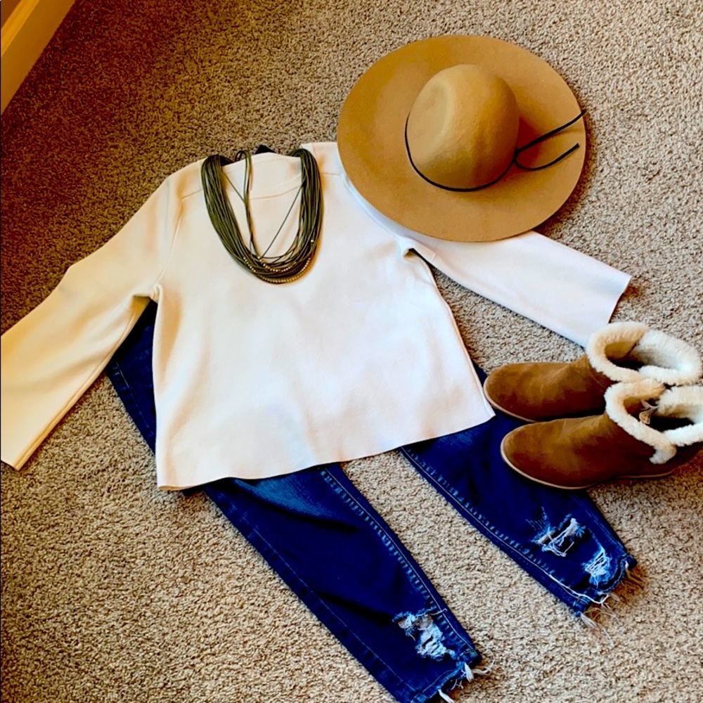 💥Cropped White Bell Sleeves Sweater